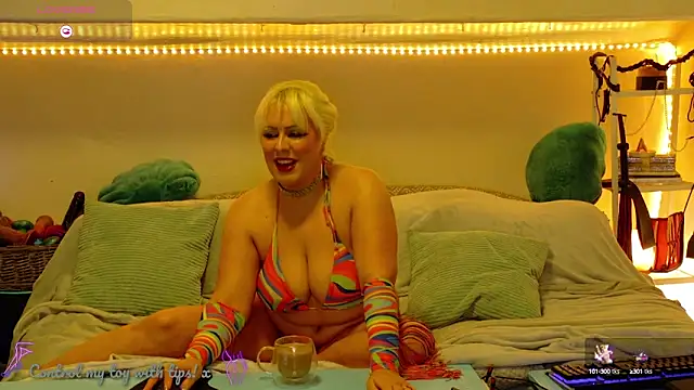 Snapshot of GoddessAlimony chatting on February 25, 9:57 pm GoddessAlimony online show from February 25, 9:57 pm