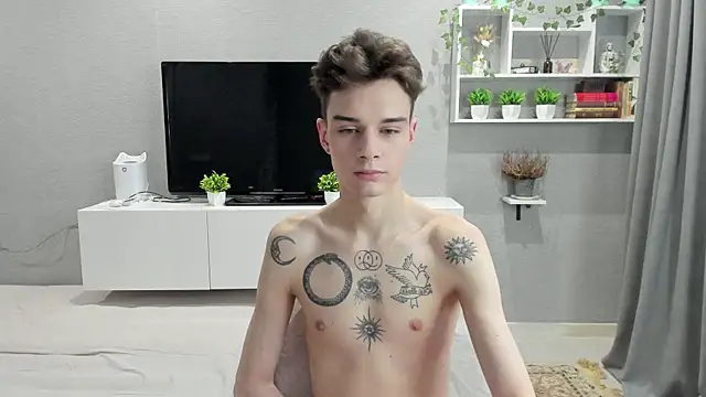 Snapshot of avegothy- chatting on February 11, 8:05 am avegothy- online show from February 11, 8:05 am