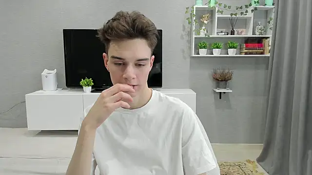 Snapshot of avegothy- chatting on February 12, 9:52 am avegothy- online show from February 12, 9:52 am