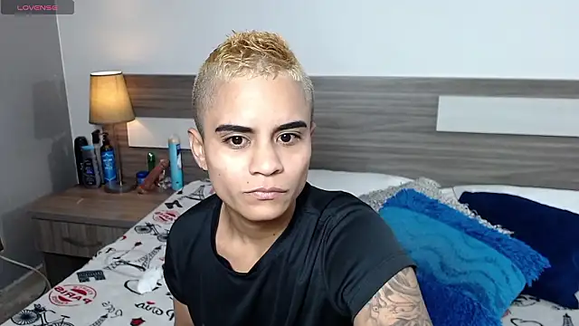 Liiamthompson online show from January 16, 9:57 am