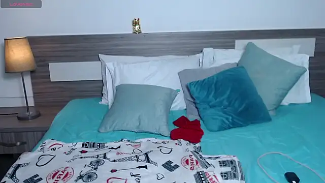 Liiamthompson online show from February 1, 9:41 am