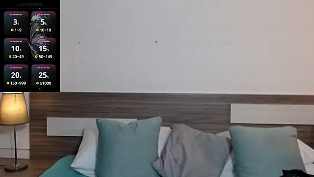 Liiamthompson online show from April 10, 9:36 am