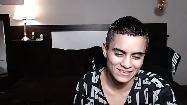 Snapshot of Liiamthompson chatting on May 2, 9:53 pm Liiamthompson online show from May 2, 9:53 pm