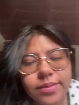 viccky vick online show from February 1, 6:40 pm