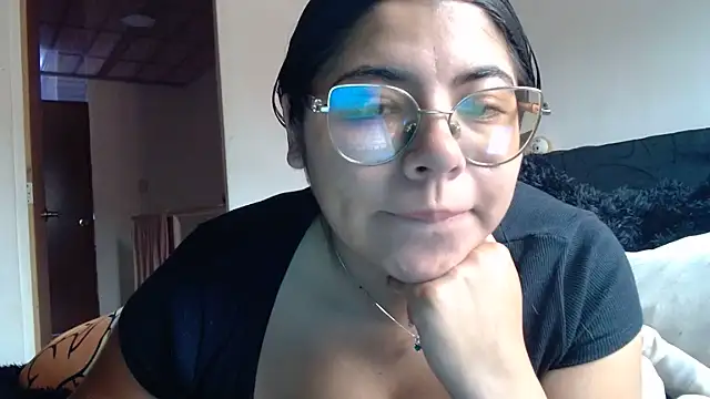 Snapshot of viccky_vick chatting on May 17, 7:32 pm viccky vick online show from May 17, 7:32 pm