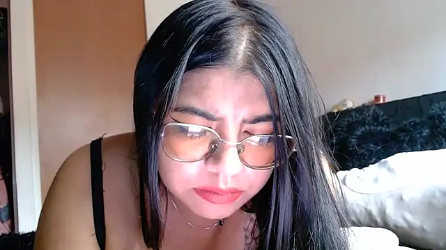 Snapshot of viccky_vick chatting on May 21, 9:33 pm viccky vick online show from May 21, 9:33 pm