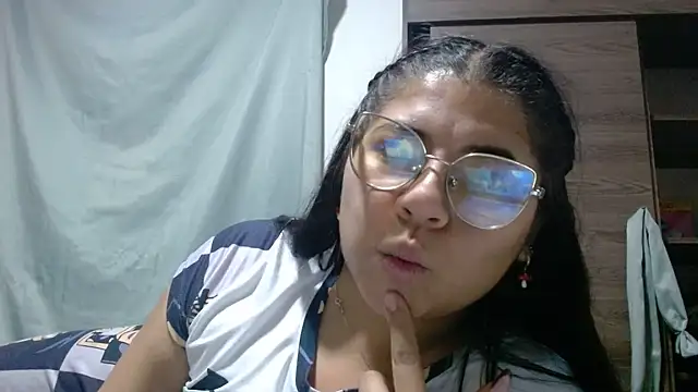 Snapshot of viccky_vick chatting on June 5, 6:52 am viccky vick online show from June 5, 6:52 am