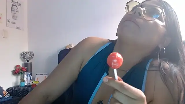 Snapshot of viccky_vick chatting on June 8, 9:26 pm viccky vick online show from June 8, 9:26 pm