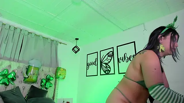 nicolee millerr online show from March 17, 12:41 pm