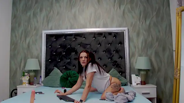 Snapshot of LissaAnn chatting on February 21, 6:04 pm LissaAnn online show from February 21, 6:04 pm