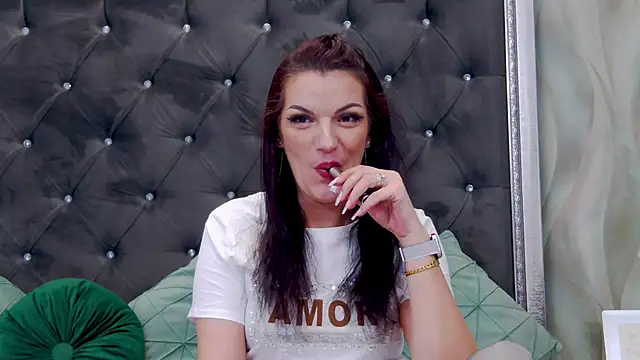 Snapshot of LissaAnn chatting on February 26, 9:58 pm LissaAnn online show from February 26, 9:58 pm