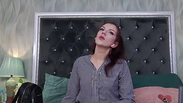 Snapshot of LissaAnn chatting on February 26, 3:49 am LissaAnn online show from February 26, 3:49 am