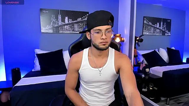 Snapshot of Max_Conor1 chatting on April 27, 6:00 am Max Conor1 online show from April 27, 6:00 am