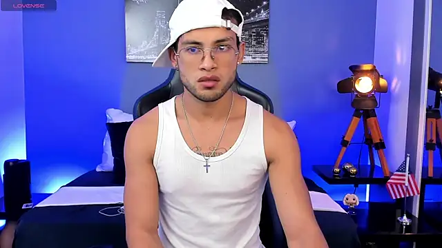 Snapshot of Max_Conor1 chatting on April 30, 3:02 am Max Conor1 online show from April 30, 3:02 am