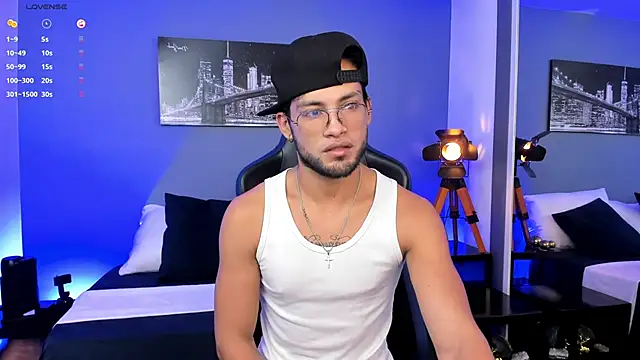 Snapshot of Max_Conor1 chatting on May 13, 11:29 am Max Conor1 online show from May 13, 11:29 am