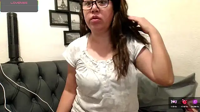 MirandaLatinaLovely online show from March 13, 4:46 pm