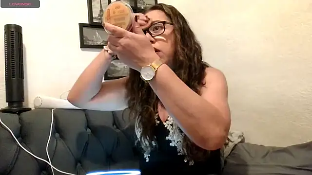Snapshot of MirandaLatinaLovely chatting on April 30, 5:41 pm MirandaLatinaLovely online show from April 30, 5:41 pm