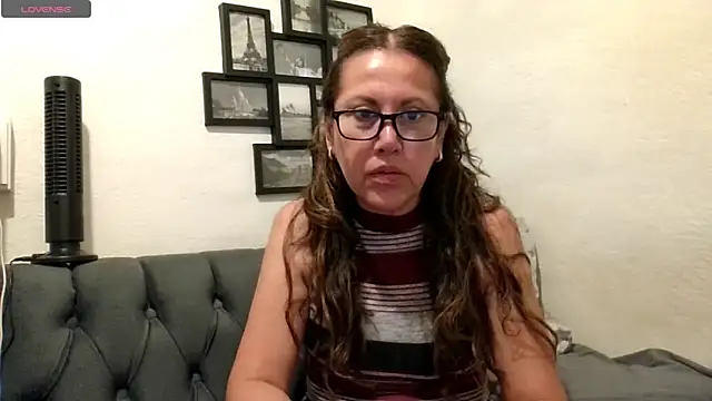 Snapshot of MirandaLatinaLovely chatting on May 2, 6:02 pm MirandaLatinaLovely online show from May 2, 6:02 pm