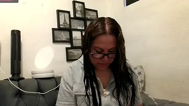 Snapshot of MirandaLatinaLovely chatting on May 5, 5:21 pm MirandaLatinaLovely online show from May 5, 5:21 pm