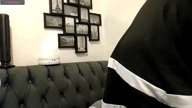 Snapshot of MirandaLatinaLovely chatting on June 4, 5:52 pm MirandaLatinaLovely online show from June 4, 5:52 pm