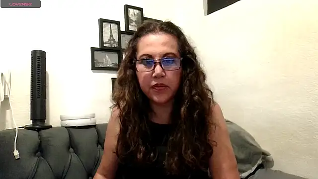 Snapshot of MirandaLatinaLovely chatting on June 11, 3:37 am MirandaLatinaLovely online show from June 11, 3:37 am