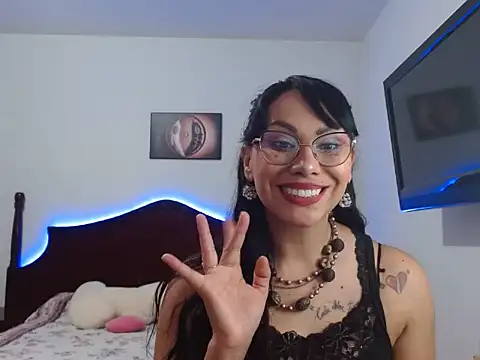 AloLovely  online show from May 6, 11:54 pm