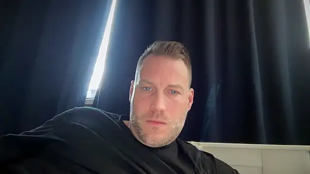 Snapshot of Christian87xxx chatting on March 9, 10:30 am Christian87xxx online show from March 9, 10:30 am