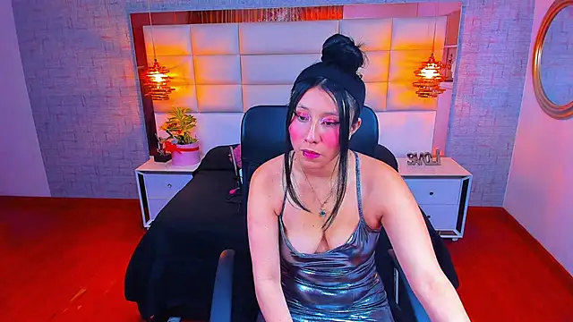 Nohemi louse online show from March 28, 6:18 pm