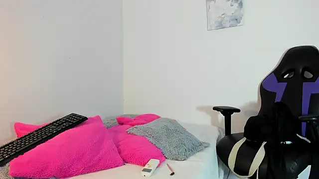 Snapshot of Roxy_Stonee chatting on February 10, 7:40 pm Roxy Stonee online show from February 10, 7:40 pm