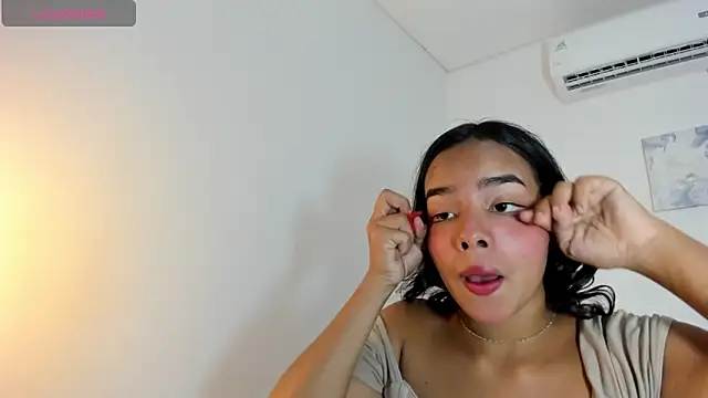 Snapshot of Roxy_Stonee chatting on February 14, 5:10 pm Roxy Stonee online show from February 14, 5:10 pm