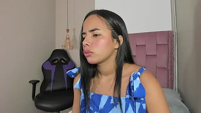 Snapshot of Roxy_Stonee chatting on February 24, 3:21 pm Roxy Stonee online show from February 24, 3:21 pm