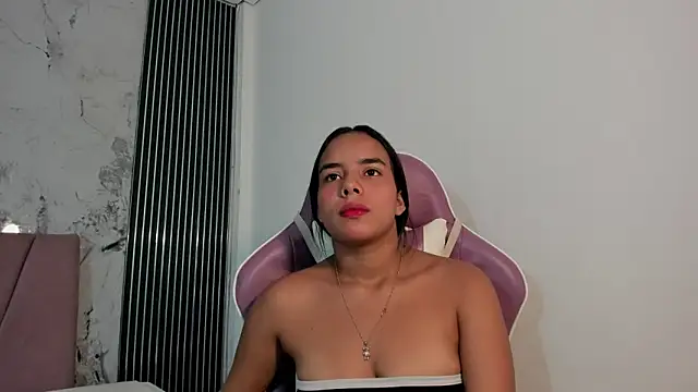 Roxy Stonee online show from April 12, 12:21 pm