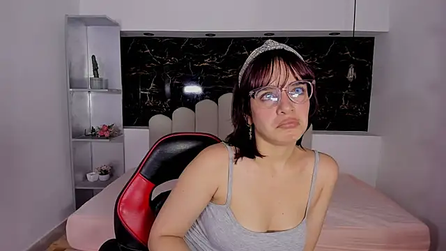 Snapshot of Annyrosee chatting on January 31, 7:45 pm Annyrosee online show from January 31, 7:45 pm