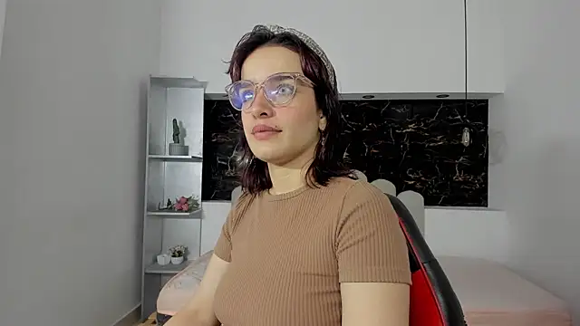 Snapshot of Annyrosee chatting on February 2, 7:56 pm Annyrosee online show from February 2, 7:56 pm