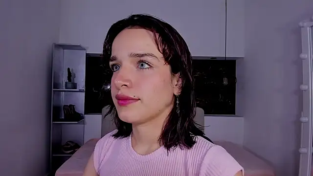 Snapshot of Annyrosee chatting on February 3, 8:14 pm Annyrosee online show from February 3, 8:14 pm