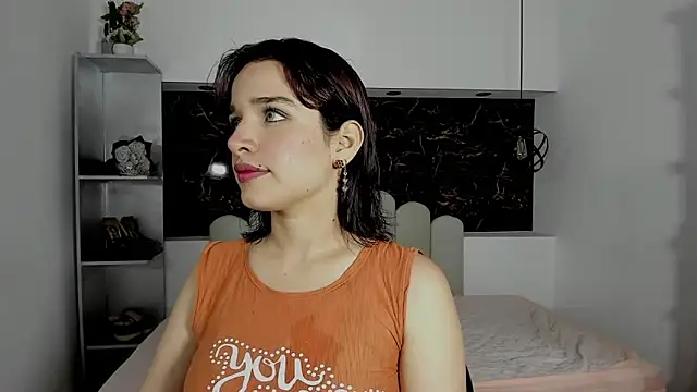 Snapshot of Annyrosee chatting on February 10, 8:13 pm Annyrosee online show from February 10, 8:13 pm