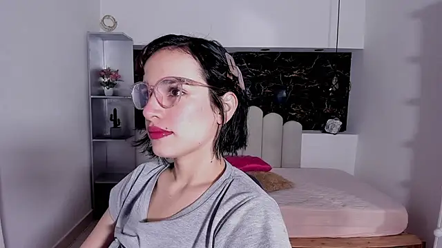 Snapshot of Annyrosee chatting on February 23, 12:35 pm Annyrosee online show from February 23, 12:35 pm