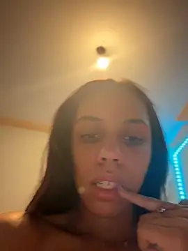 Snapshot of _raffawillow chatting on June 14, 10:45 pm raffawillow online show from June 14, 10:45 pm