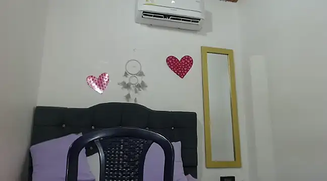 Snapshot of CanelaFierce chatting on February 7, 11:24 pm CanelaFierce online show from February 7, 11:24 pm