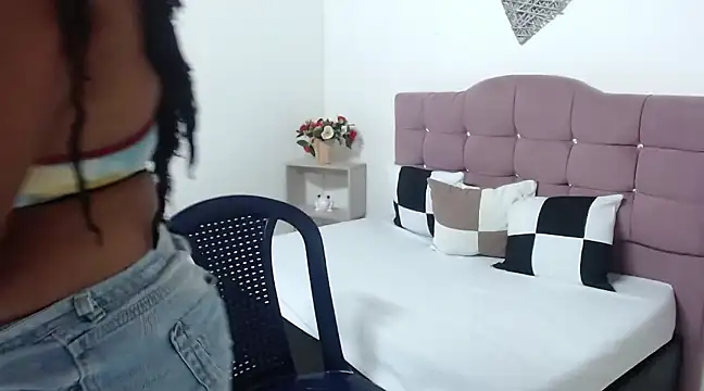 Snapshot of CanelaFierce chatting on March 22, 12:25 pm CanelaFierce online show from March 22, 12:25 pm