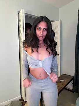 Snapshot of Liyah_19 chatting on February 2, 11:47 pm Liyah 19 online show from February 2, 11:47 pm