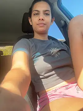 Snapshot of Liyah_19 chatting on February 20, 3:34 pm Liyah 19 online show from February 20, 3:34 pm