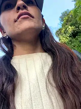 Sofiadelacruz online show from April 27, 9:13 pm