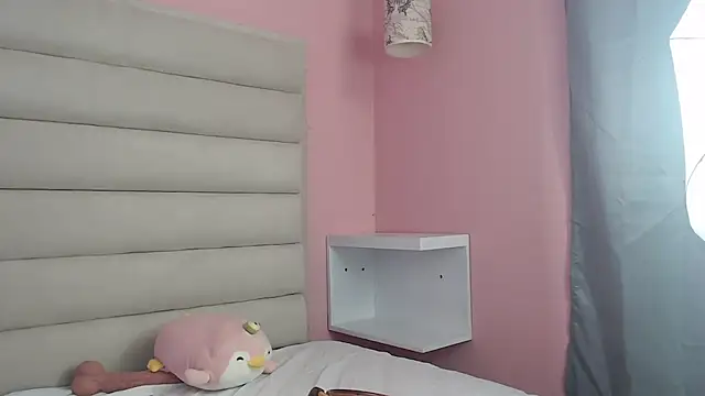 Snapshot of PrincessOlivee chatting on February 7, 9:04 pm PrincessOlivee online show from February 7, 9:04 pm