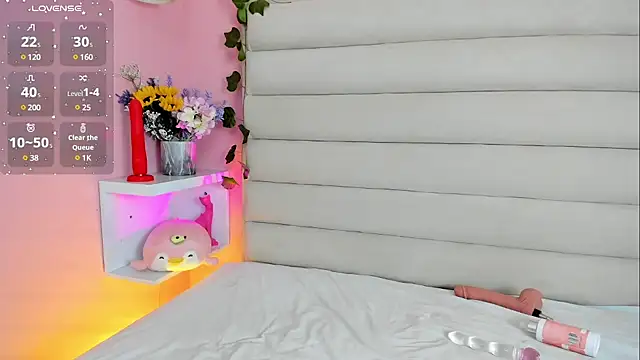 Snapshot of PrincessOlivee chatting on March 7, 8:33 pm PrincessOlivee online show from March 7, 8:33 pm