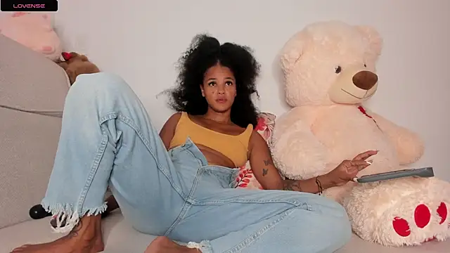 Snapshot of curly_sweett1 chatting on July 31, 10:31 pm curly sweett1 online show from July 31, 10:31 pm