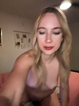 Snapshot of rileylovesyou chatting on September 30, 2:38 am rileylovesyou online show from September 30, 2:38 am