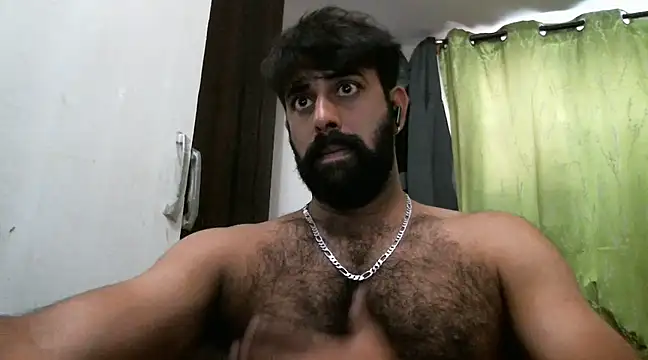 Snapshot of indianhairybull chatting on February 25, 4:24 am indianhairybull online show from February 25, 4:24 am