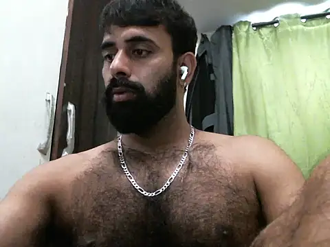 Snapshot of indianhairybull chatting on September 11, 5:07 am indianhairybull online show from September 11, 5:07 am