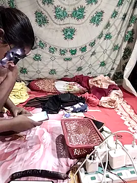 Snapshot of monekhan123 chatting on February 5, 7:31 pm monekhan123 online show from February 5, 7:31 pm